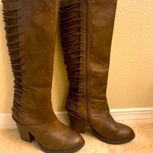 Zip up boots